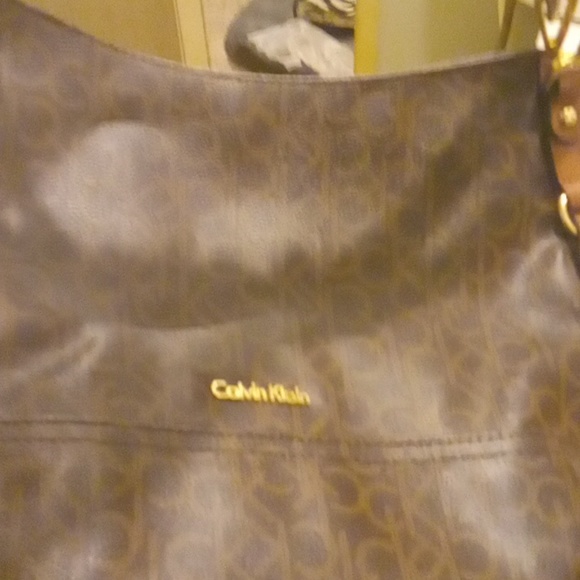 Practically NEW! Excellent condition medium size double strapped tote. - Picture 6 of 10